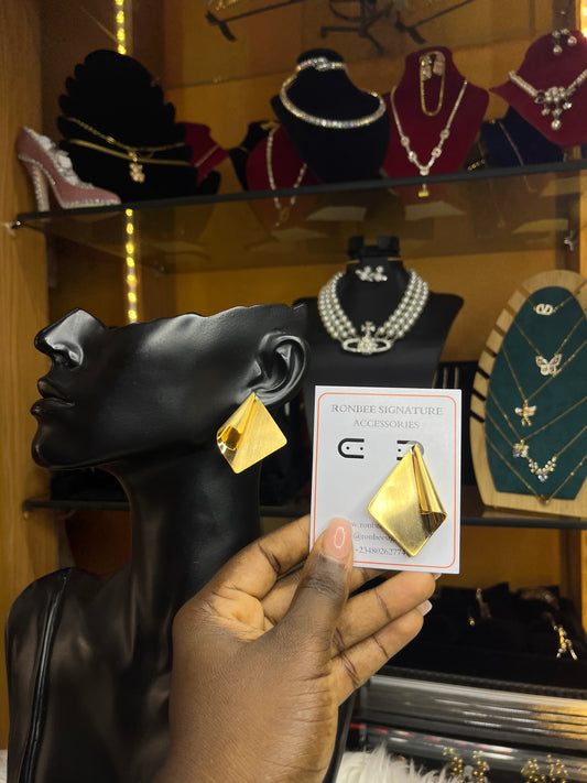 Statement earring