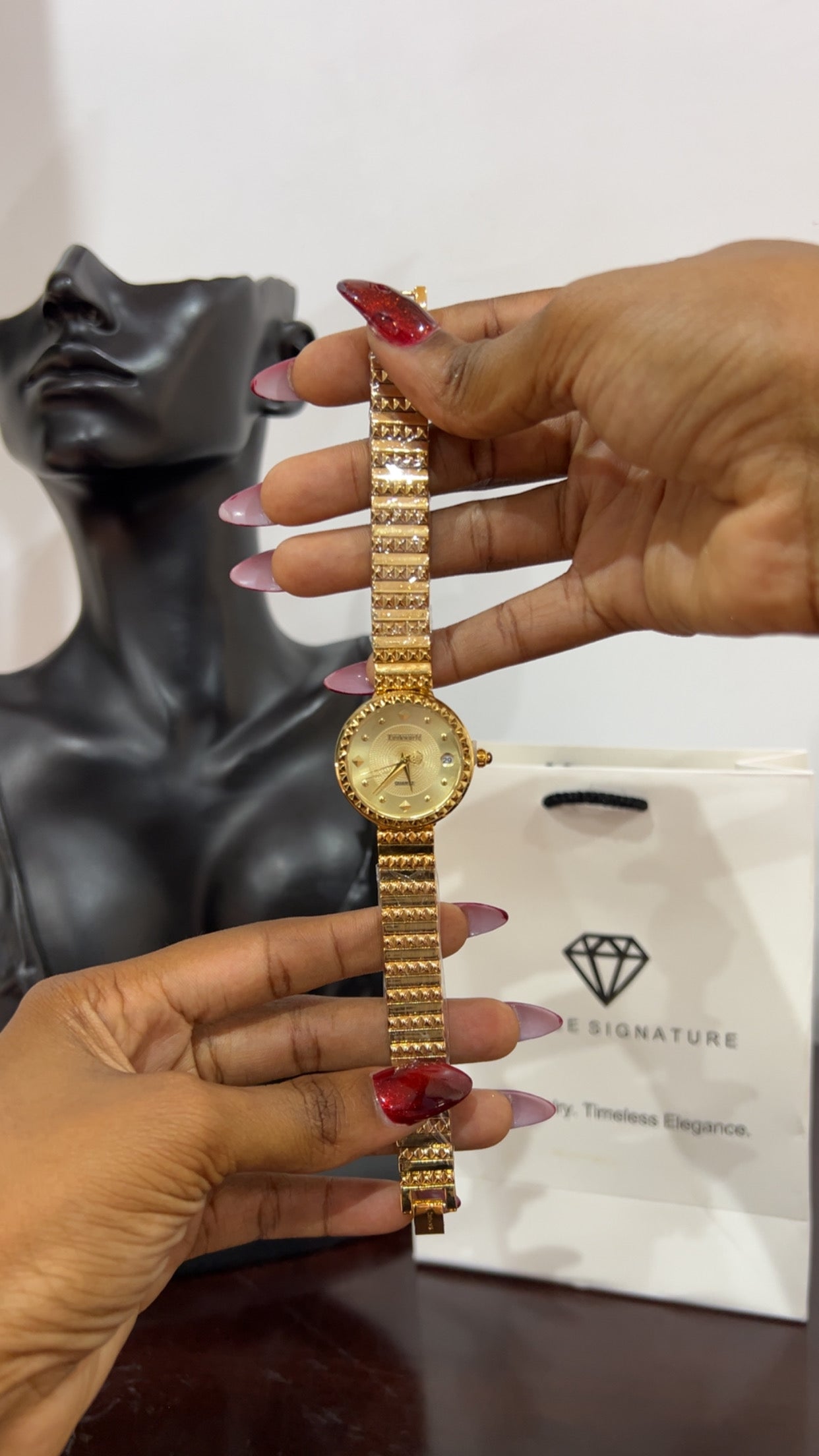Gold crest vintage wristwatch