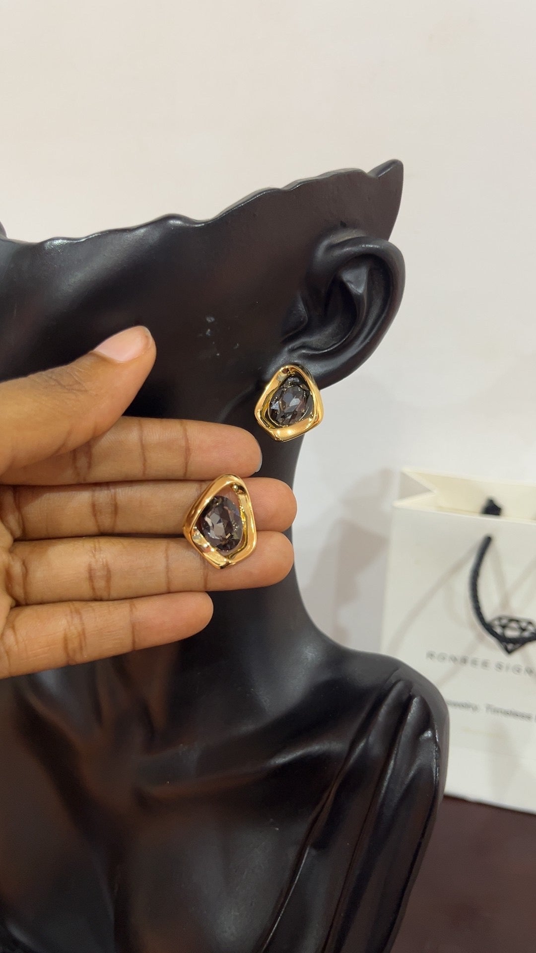 Statement earring (RBS1116)