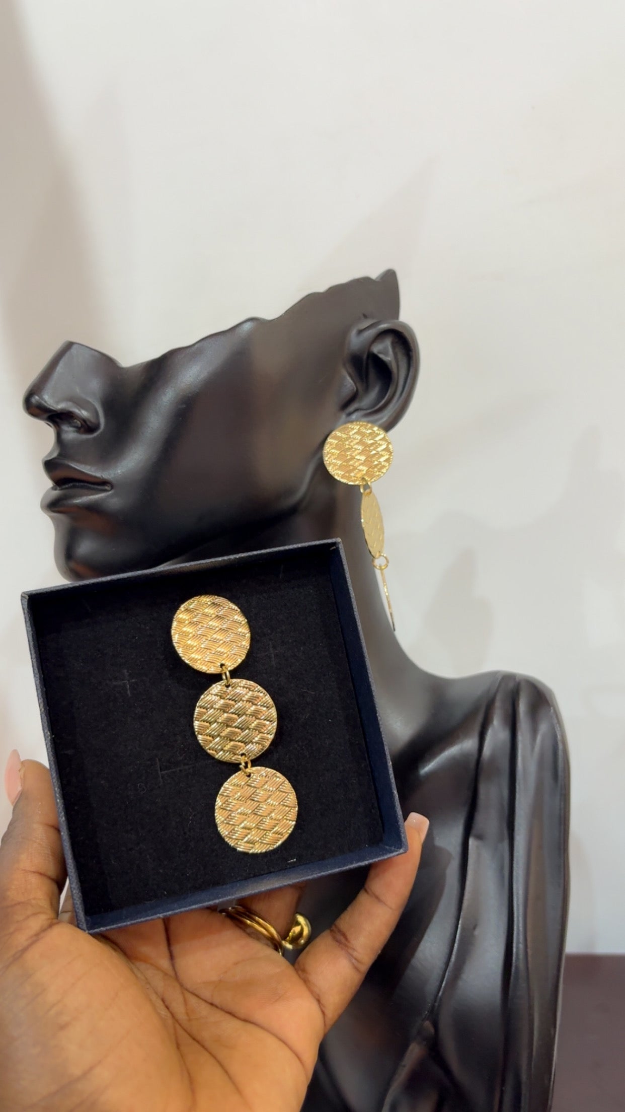 Earrings (RBE145)