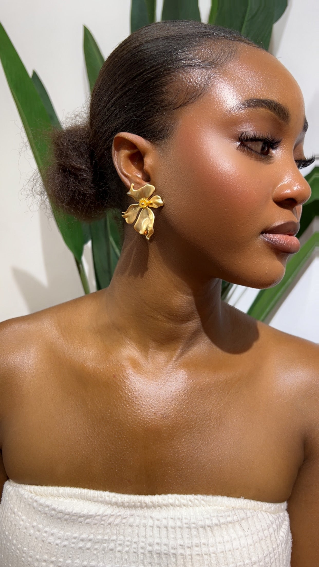 Golden Bloom Statement Earrings (Rbs529)