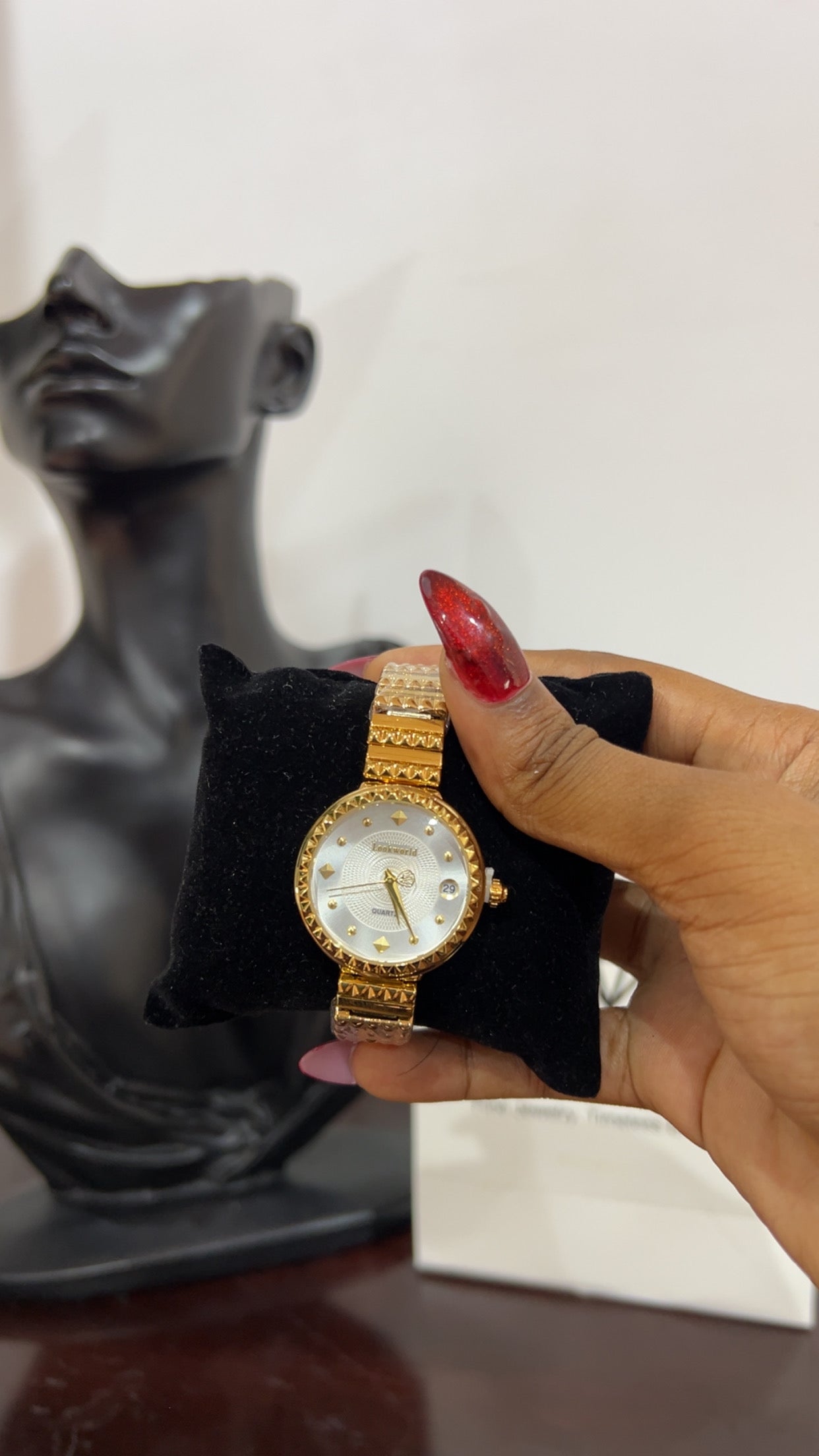 Gold crest vintage wristwatch