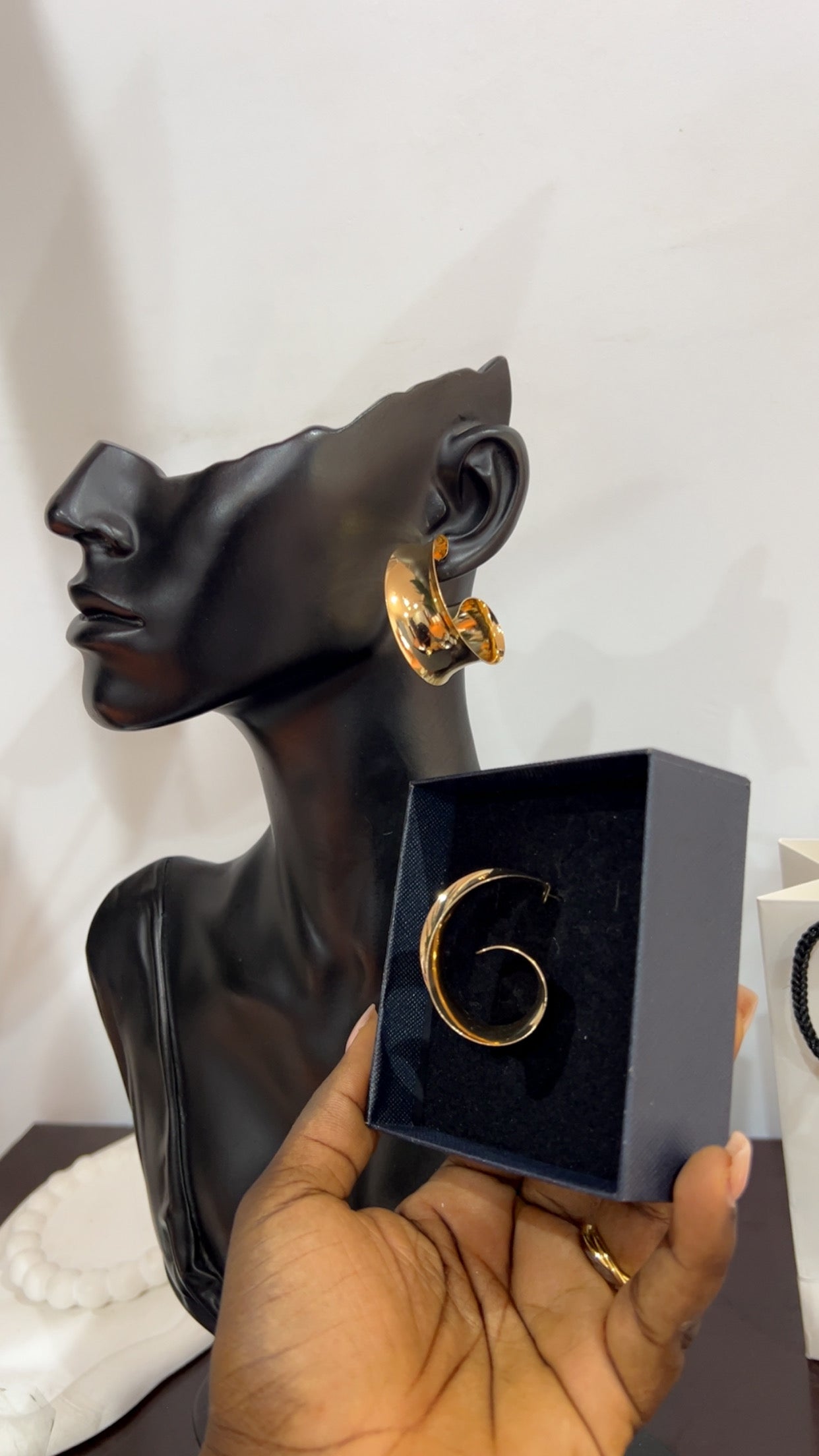 Earrings (Rbs100)