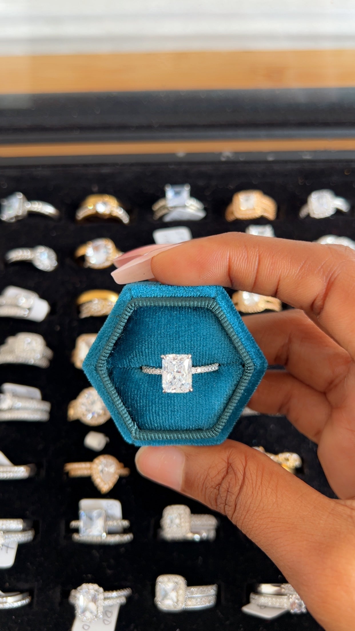 Women’s Engagement Ring (RR003)