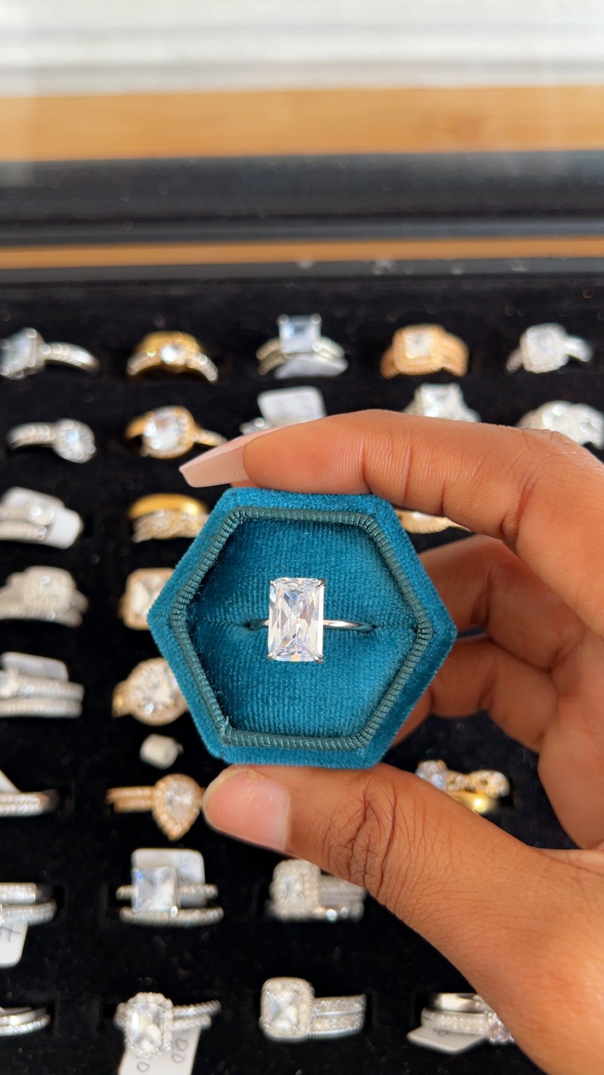 Women’s Engagement Ring (RR002)