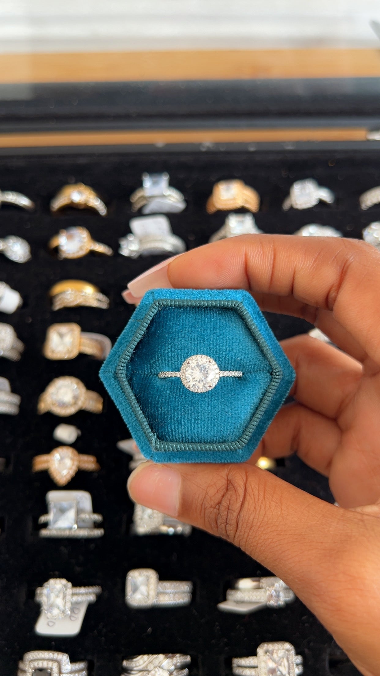 Women’s Engagement Ring (RR009)