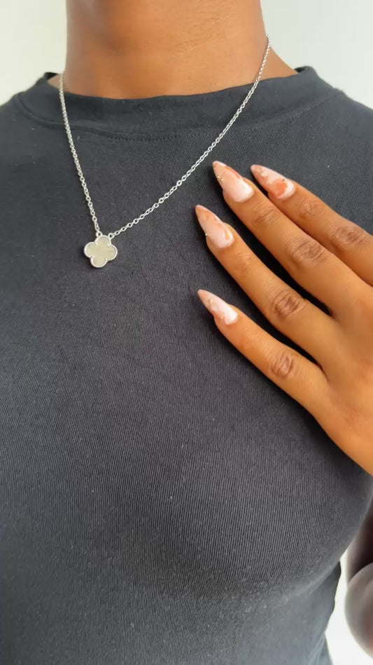 Clover Necklace (Vca001)